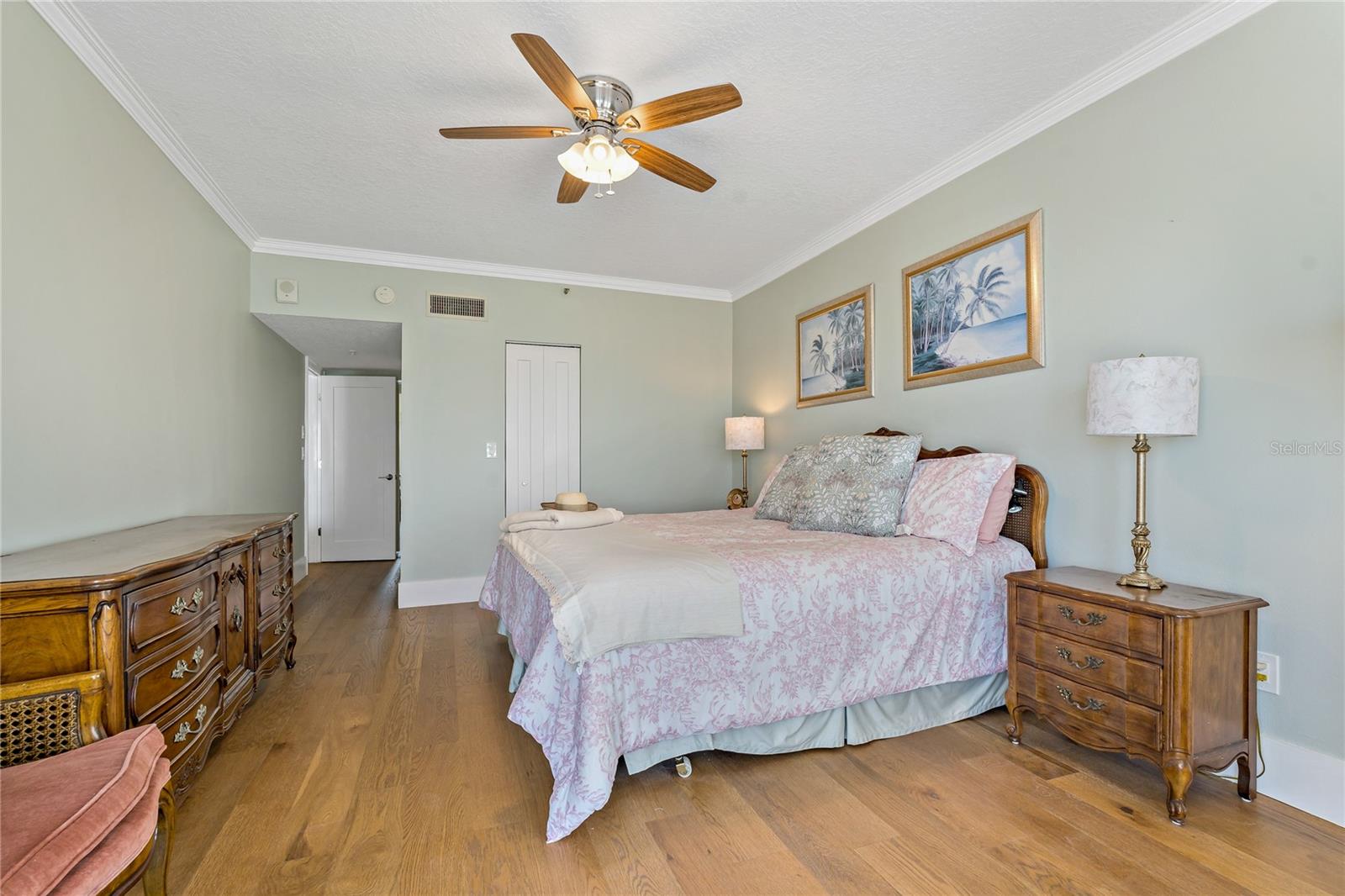Listing photo id 18 for 1586 Gulf Boulevard 2502