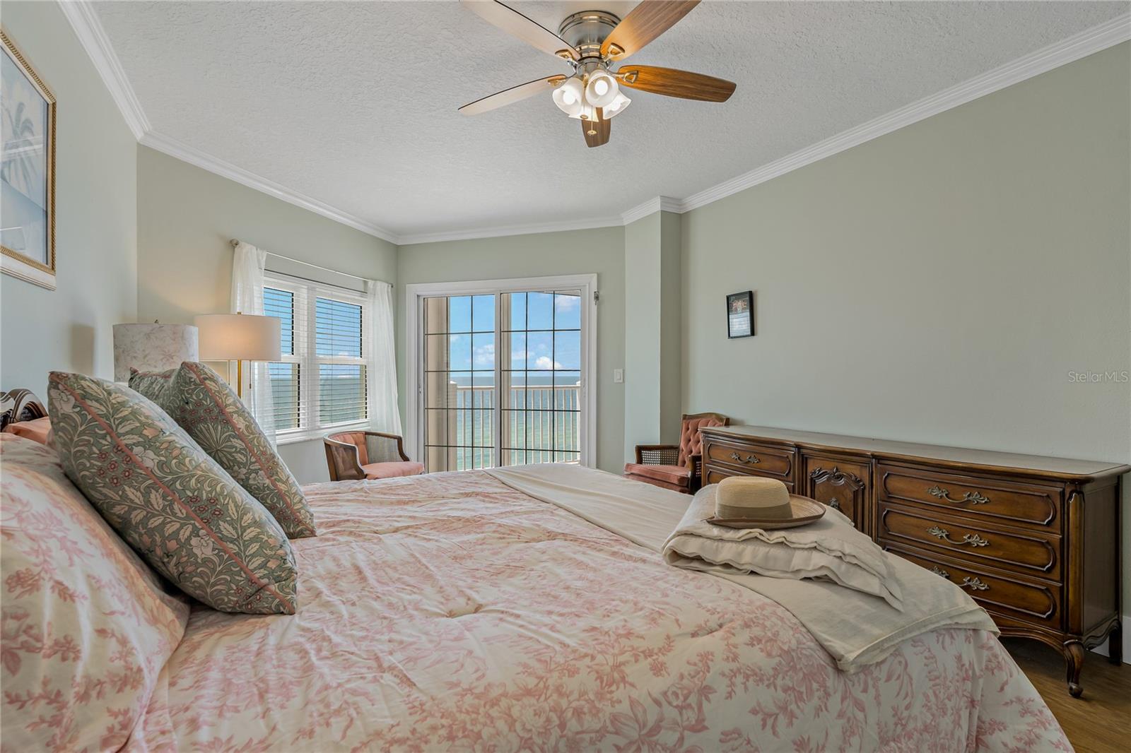 Listing photo id 19 for 1586 Gulf Boulevard 2502