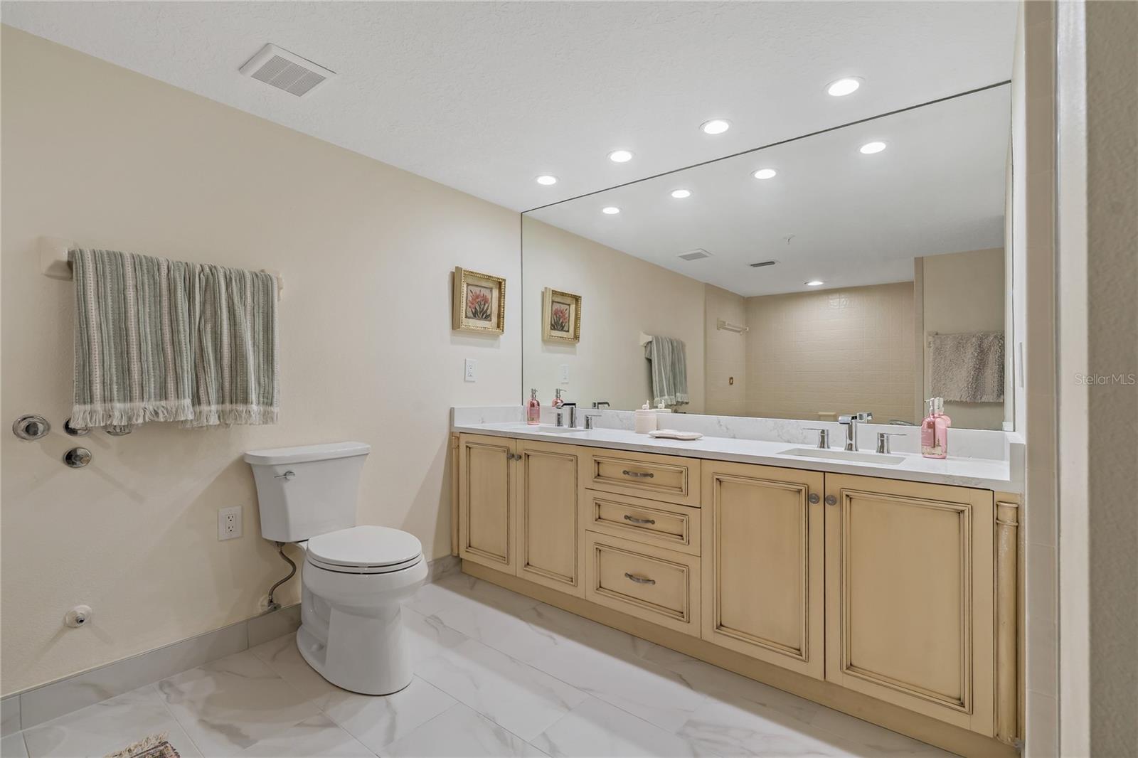 Listing photo id 20 for 1586 Gulf Boulevard 2502