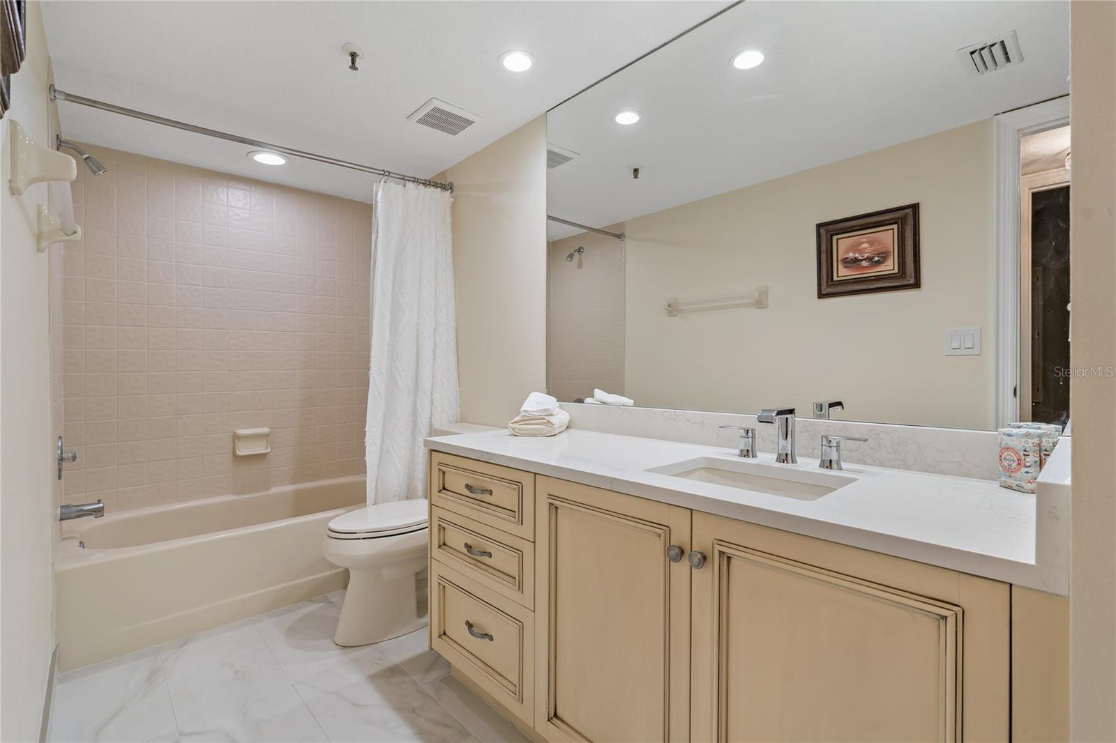 Listing photo id 24 for 1586 Gulf Boulevard 2502