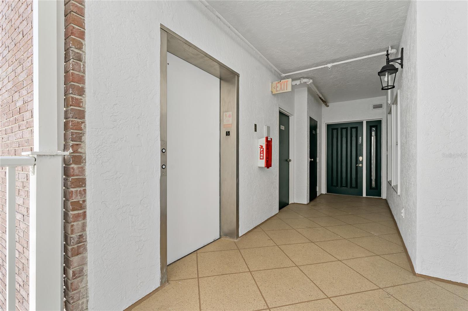 Listing photo id 1 for 1586 Gulf Boulevard 2502