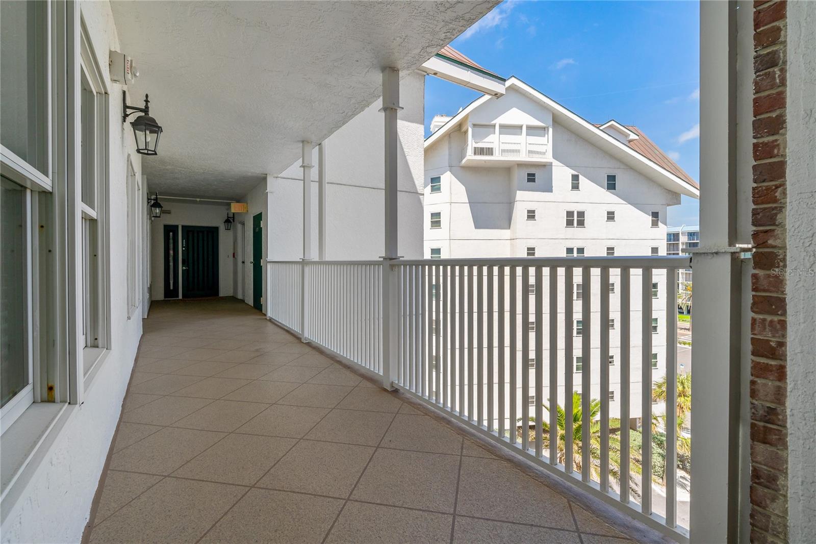 Listing photo id 33 for 1586 Gulf Boulevard 2502