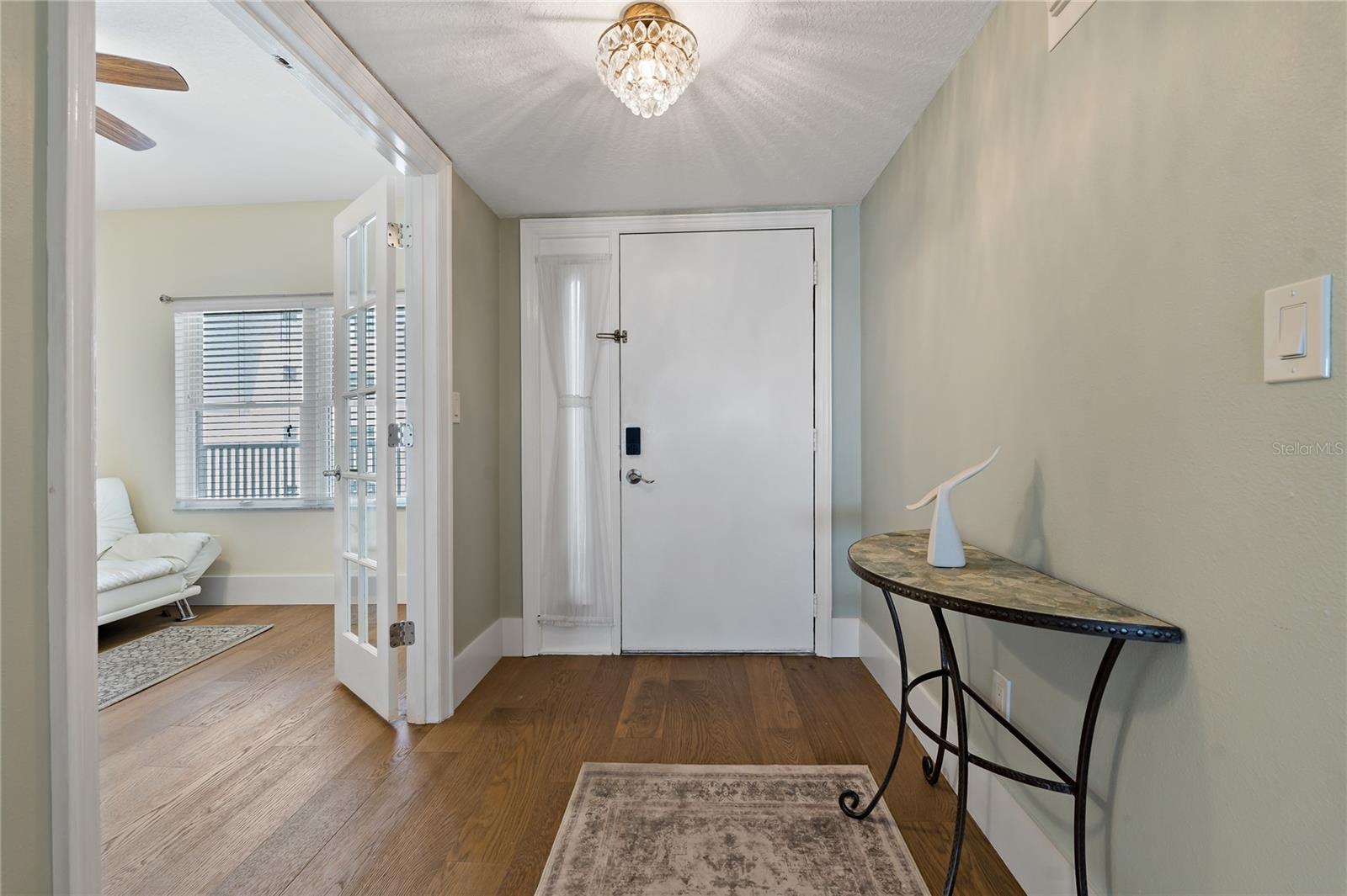 Listing photo id 2 for 1586 Gulf Boulevard 2502