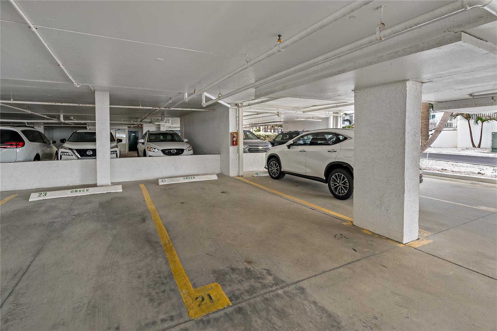 Listing photo id 39 for 1586 Gulf Boulevard 2502