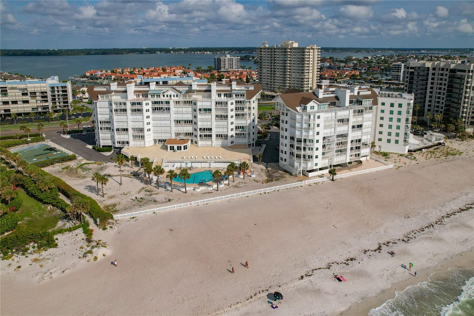 Listing photo id 45 for 1586 Gulf Boulevard 2502