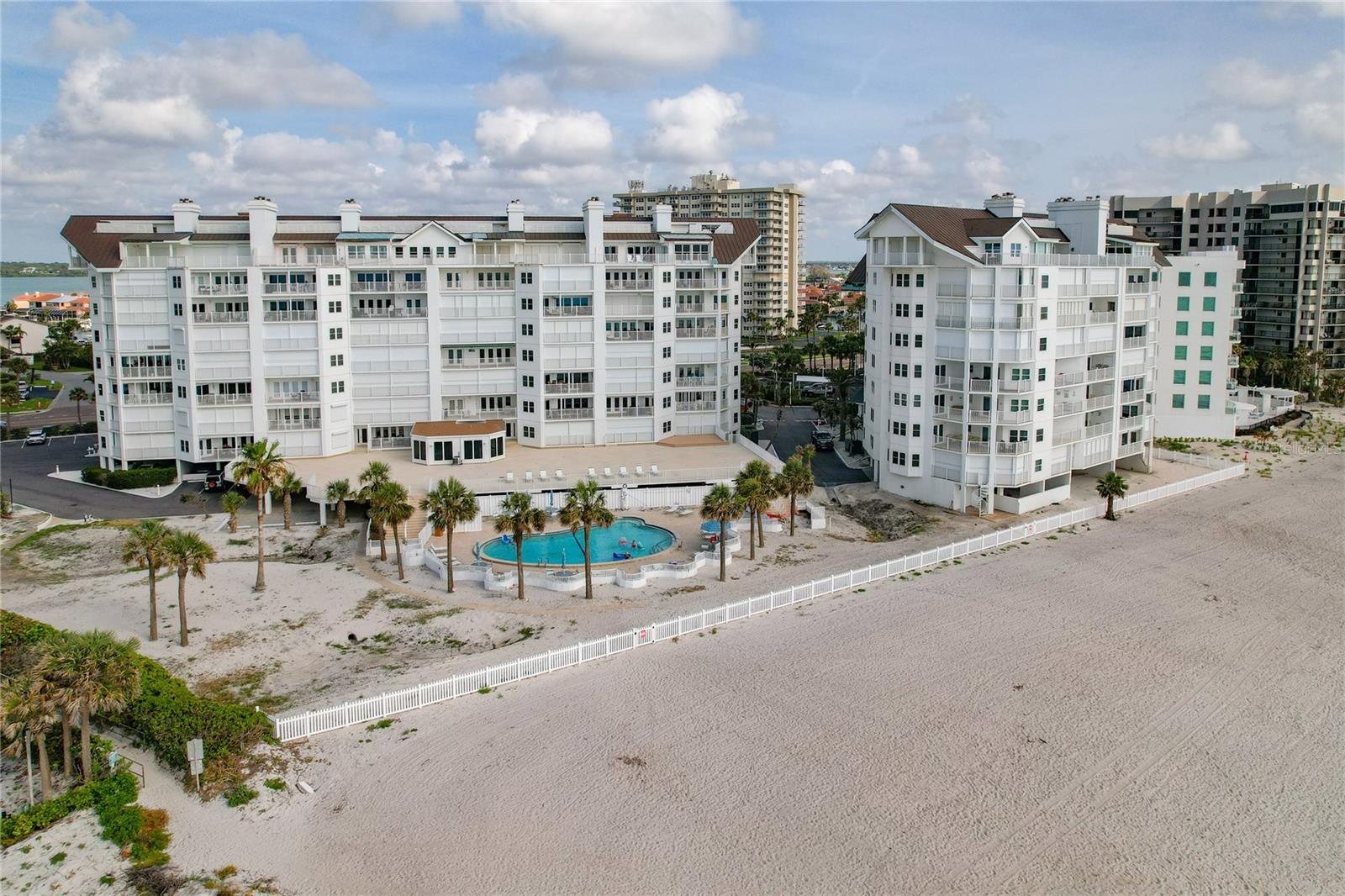 Listing photo id 52 for 1586 Gulf Boulevard 2502