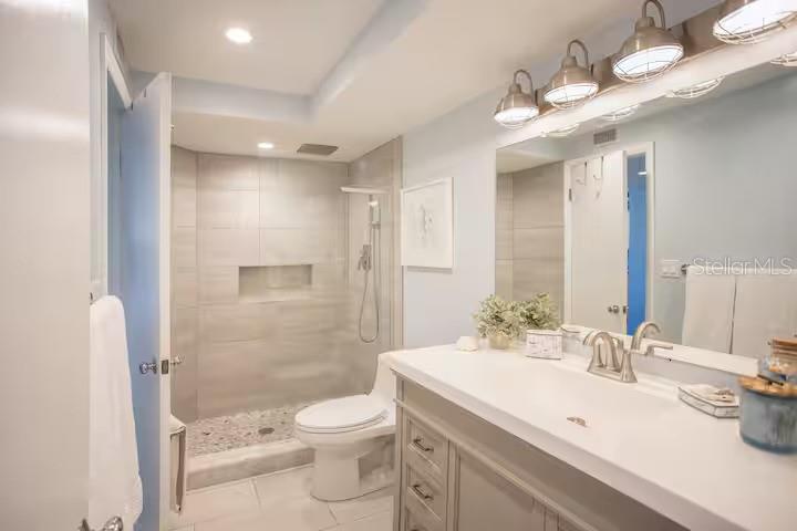Image 13 of 22 For 5701 Bahia Del Mar Circle 108
