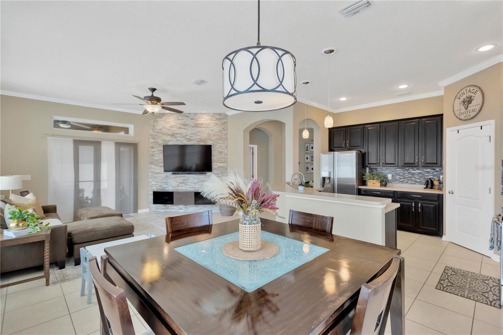 Listing photo id 14 for 7822 Atwood Drive