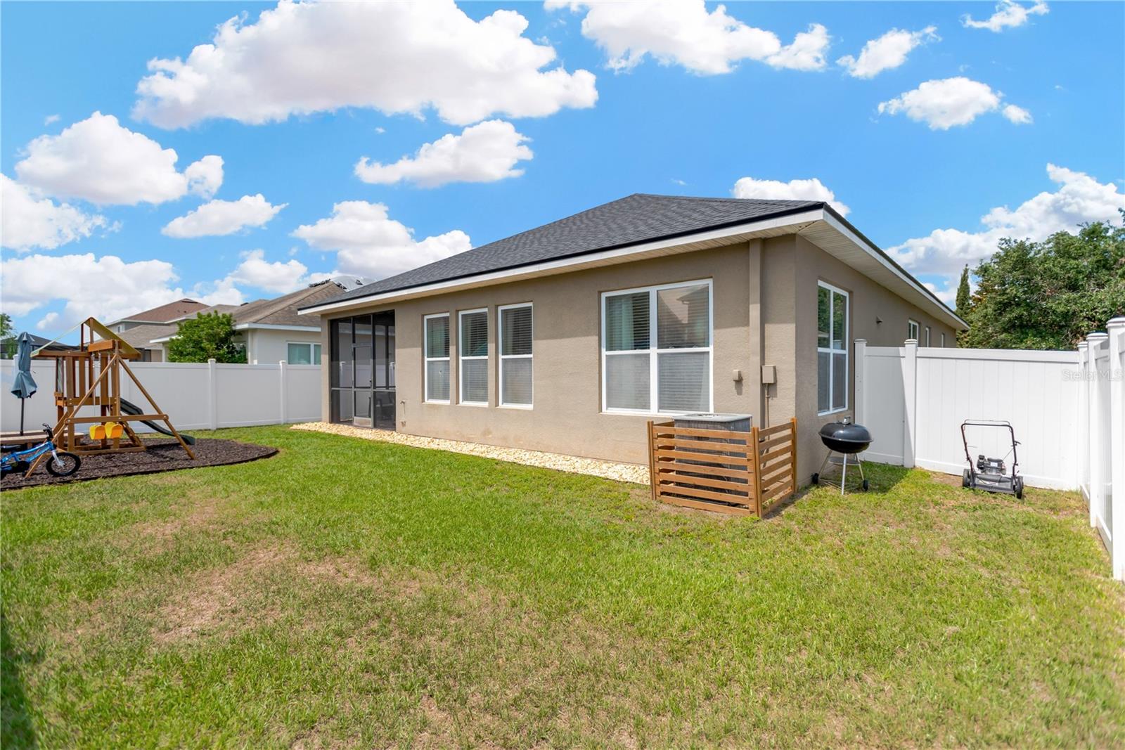 Listing photo id 28 for 7822 Atwood Drive