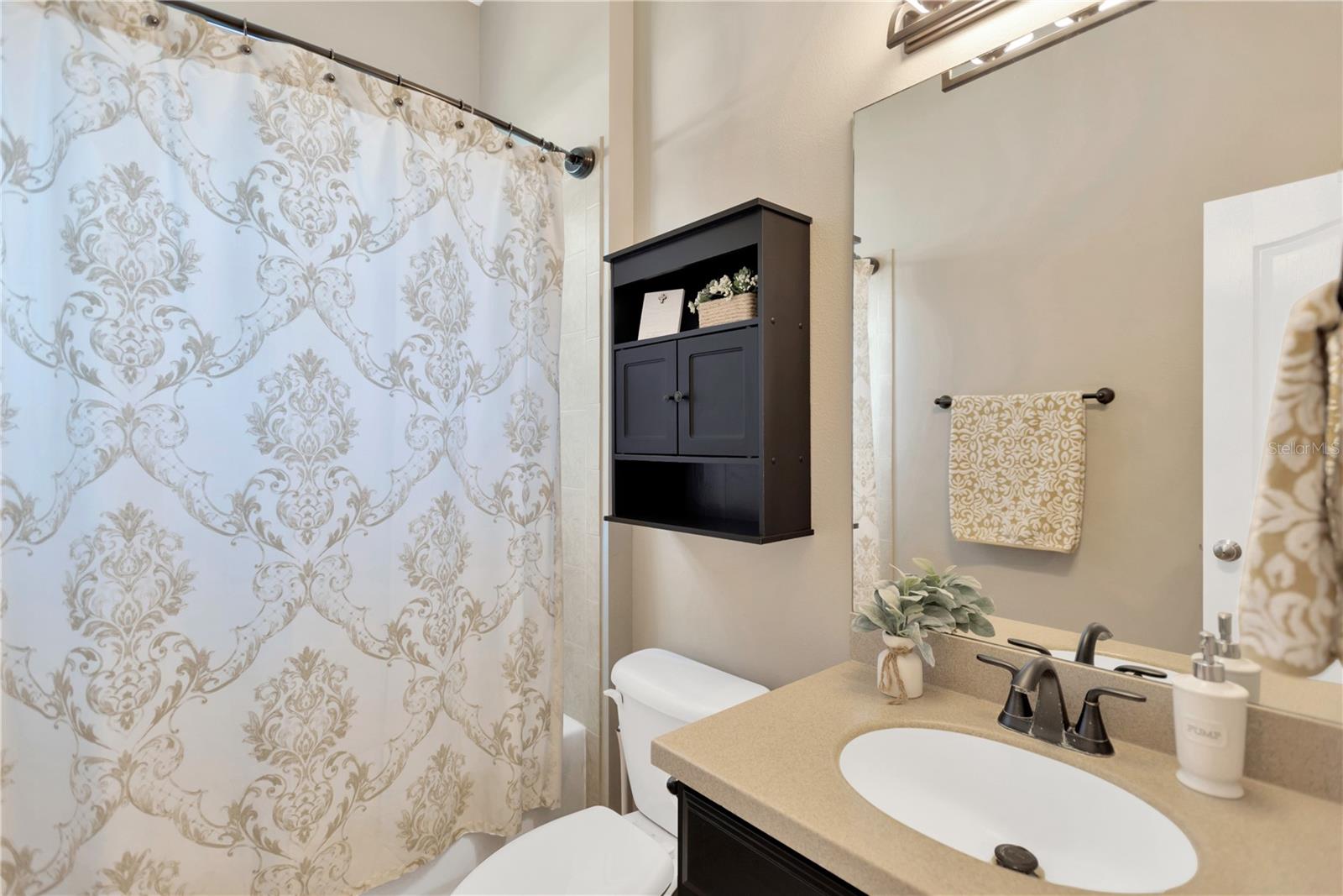 Listing photo id 3 for 7822 Atwood Drive