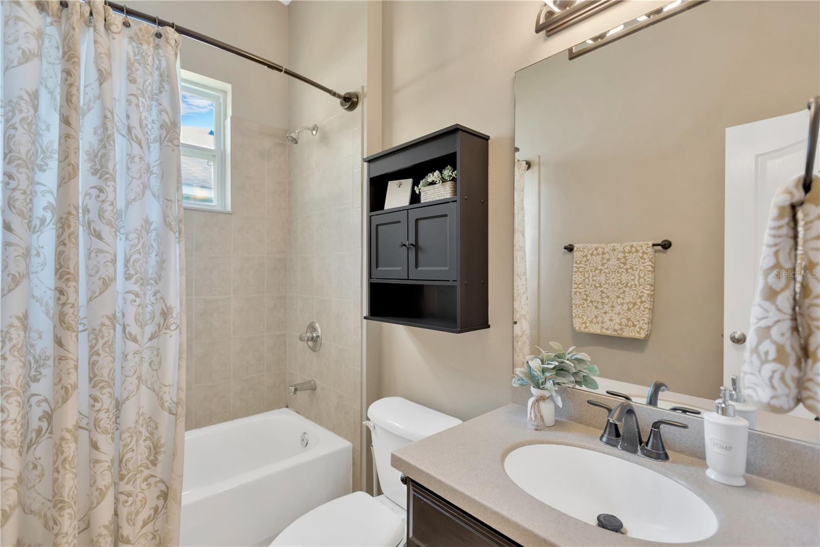 Listing photo id 4 for 7822 Atwood Drive