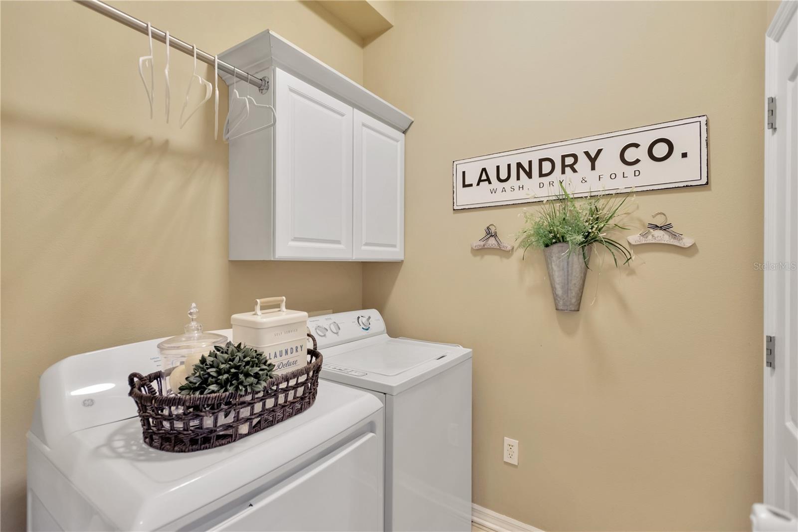 Listing photo id 6 for 7822 Atwood Drive