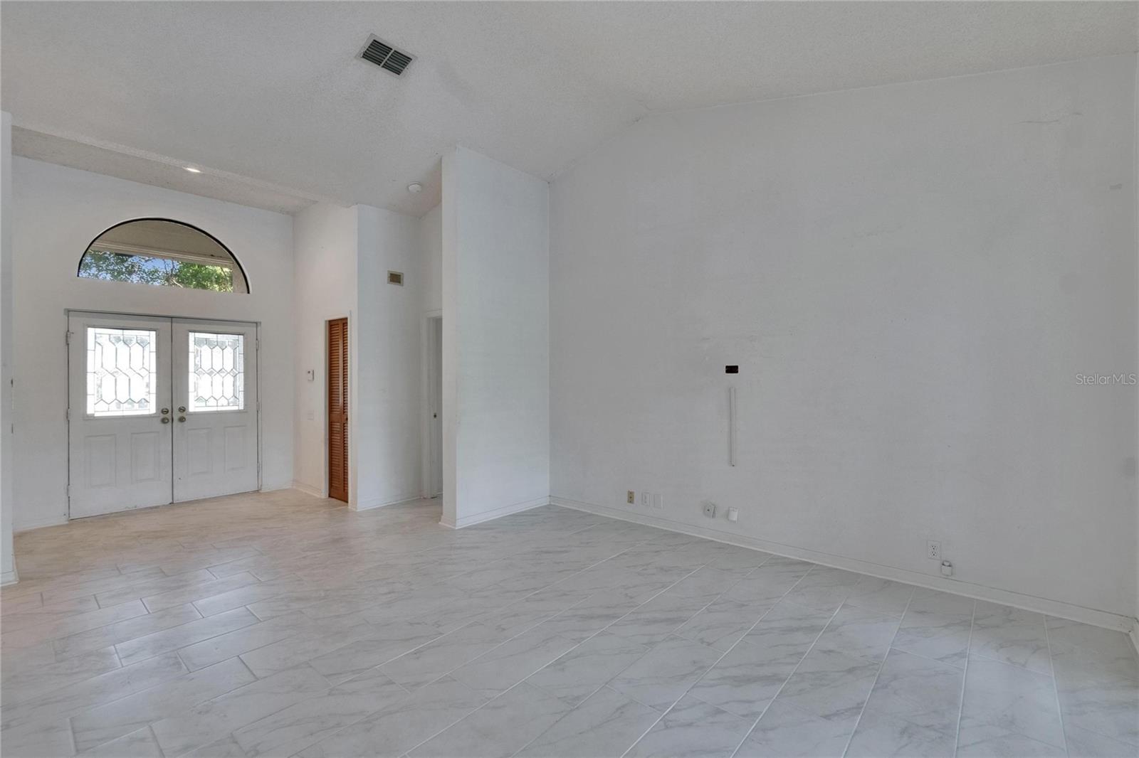 Image 7 of 70 For 1905 Horseshoe Drive