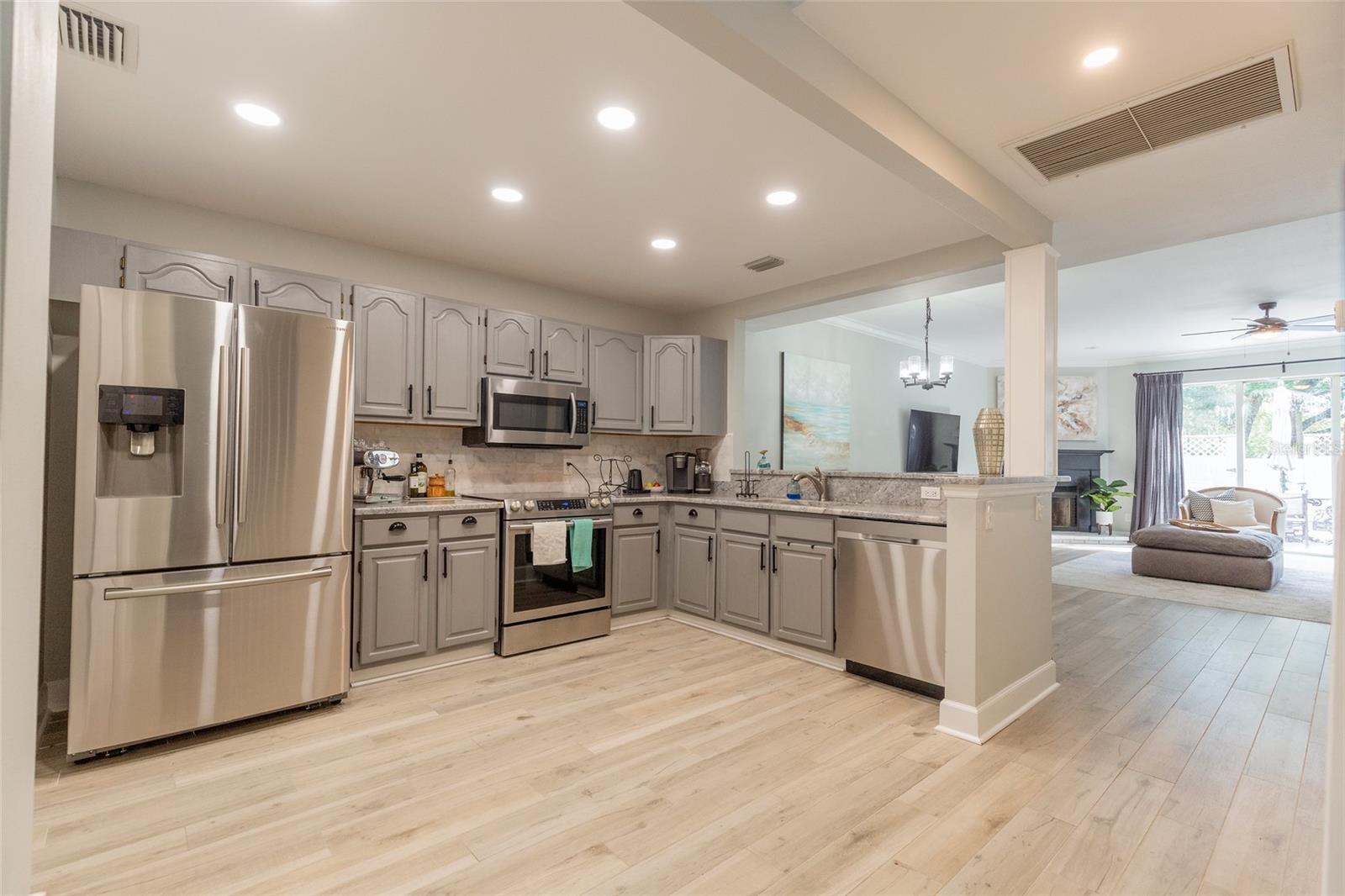 Image 2 of 36 For 1508 Bay Villa Place B