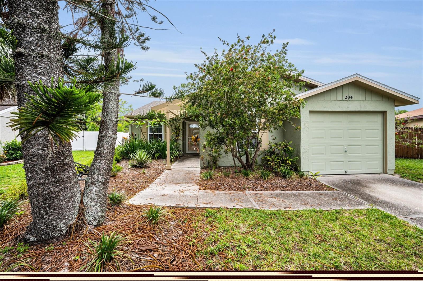 Details for 204 Lake Charles Court, OLDSMAR, FL 34677