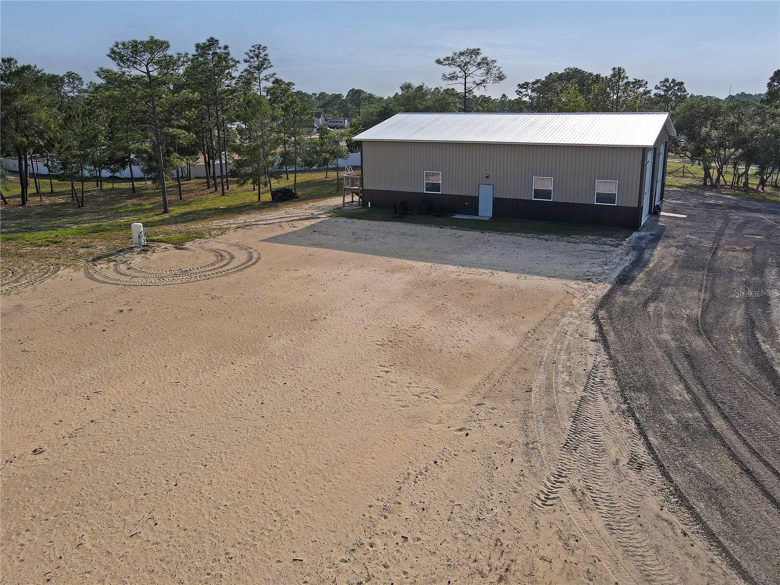 Listing photo id 13 for 13268 Harrison Street