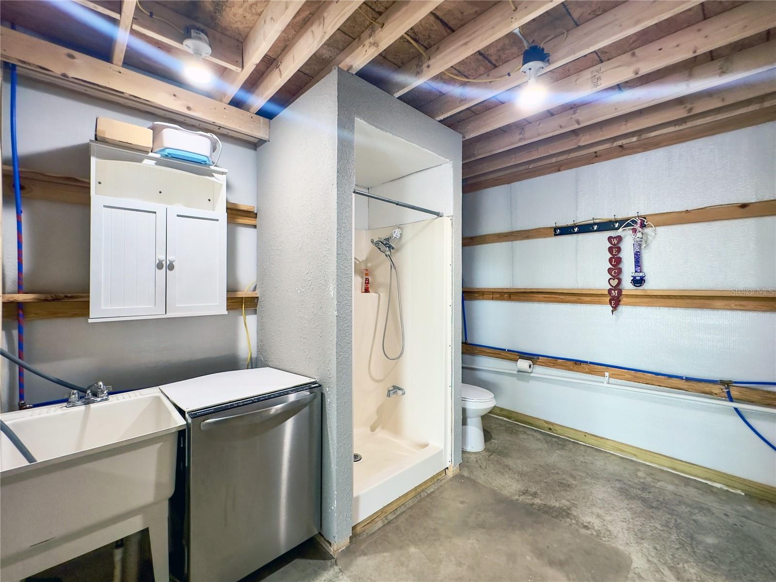Listing photo id 19 for 13268 Harrison Street