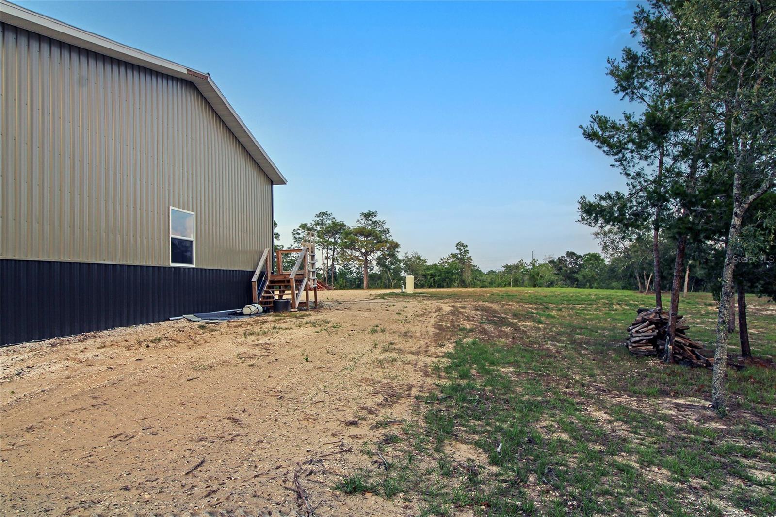 Listing photo id 25 for 13268 Harrison Street