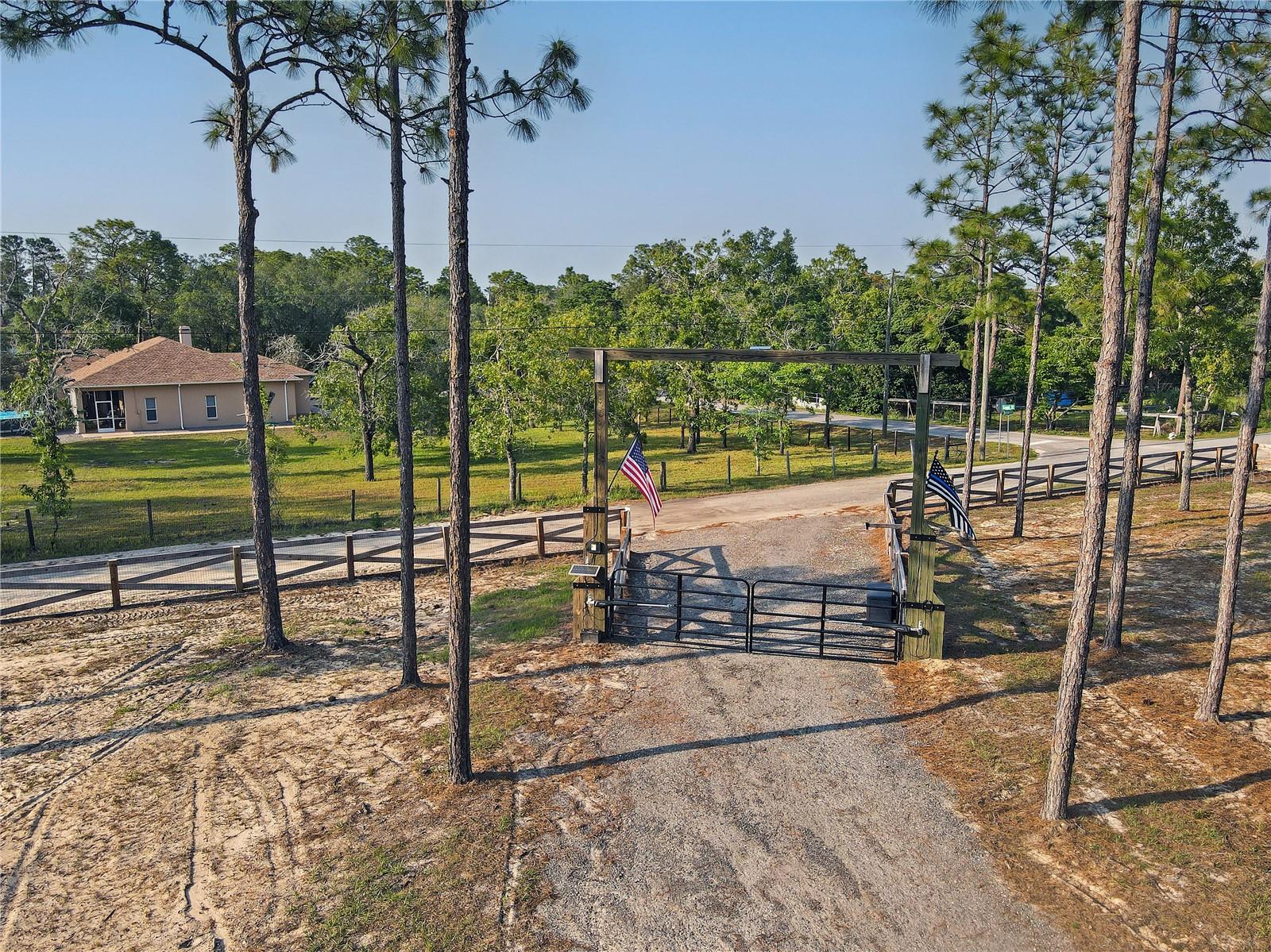 Listing photo id 31 for 13268 Harrison Street