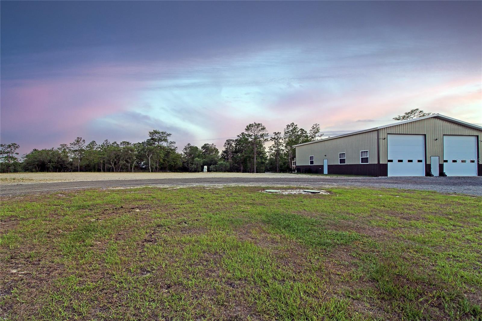 Listing photo id 38 for 13268 Harrison Street