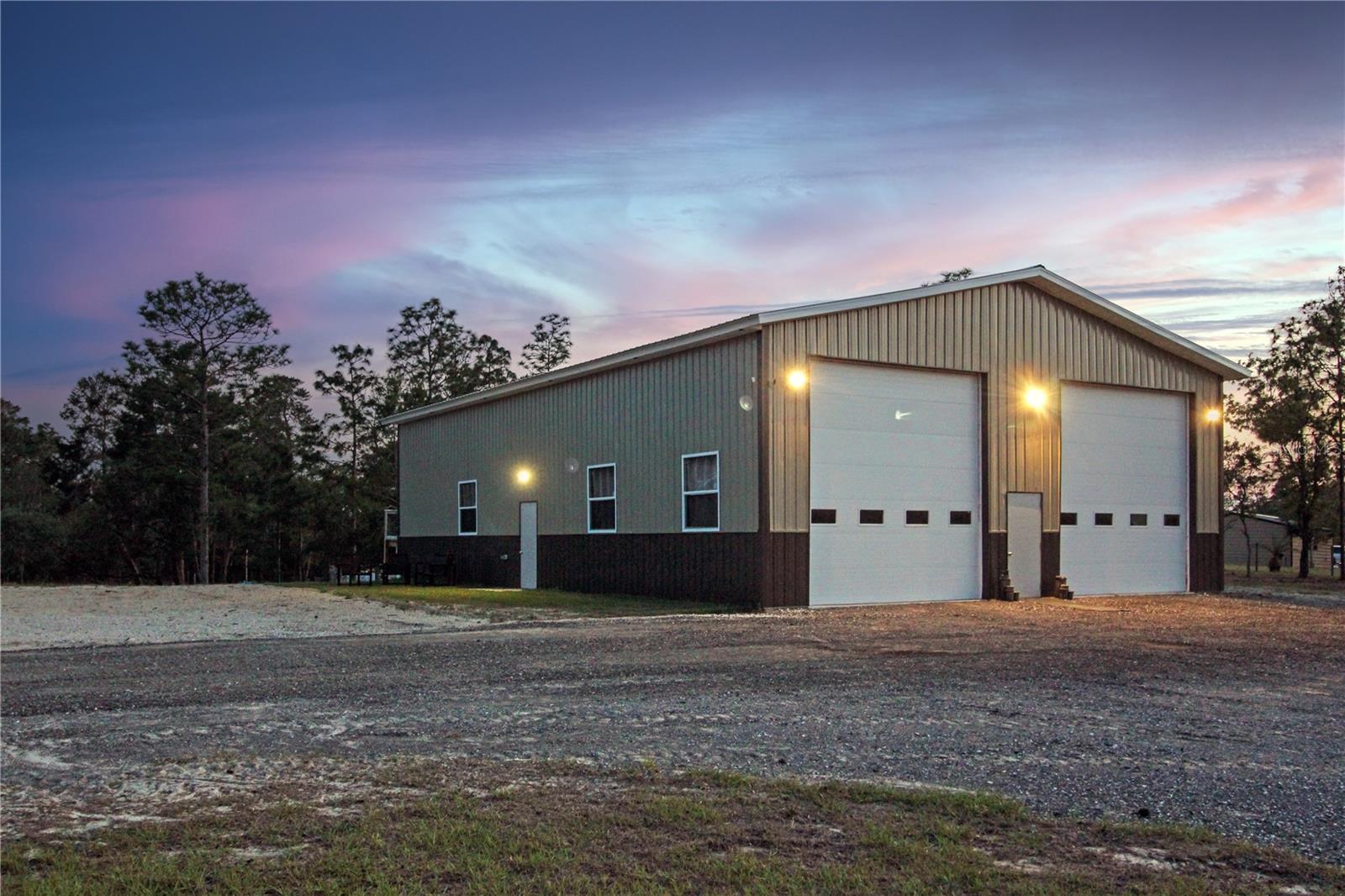 Listing photo id 4 for 13268 Harrison Street