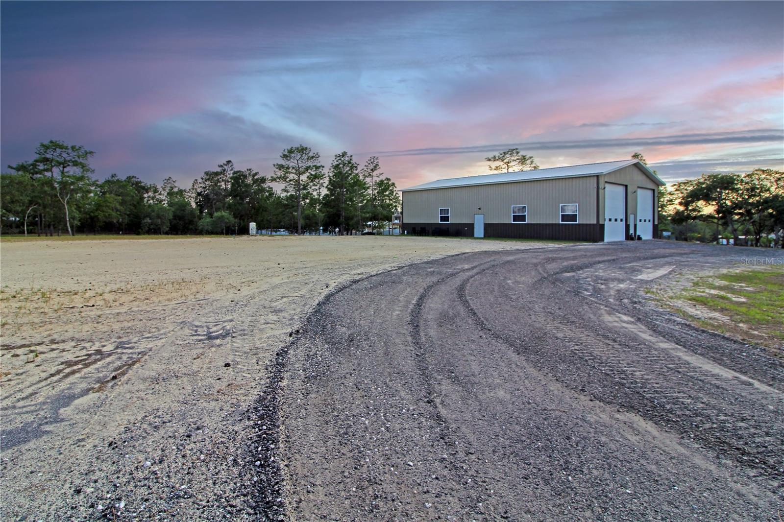 Listing photo id 5 for 13268 Harrison Street