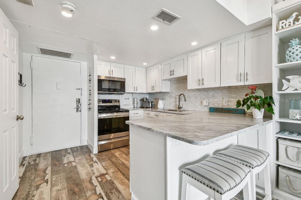 Image 10 of 48 For 880 Mandalay Avenue N607