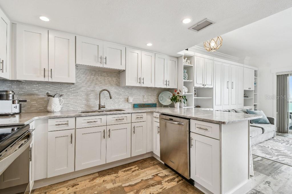 Image 15 of 48 For 880 Mandalay Avenue N607