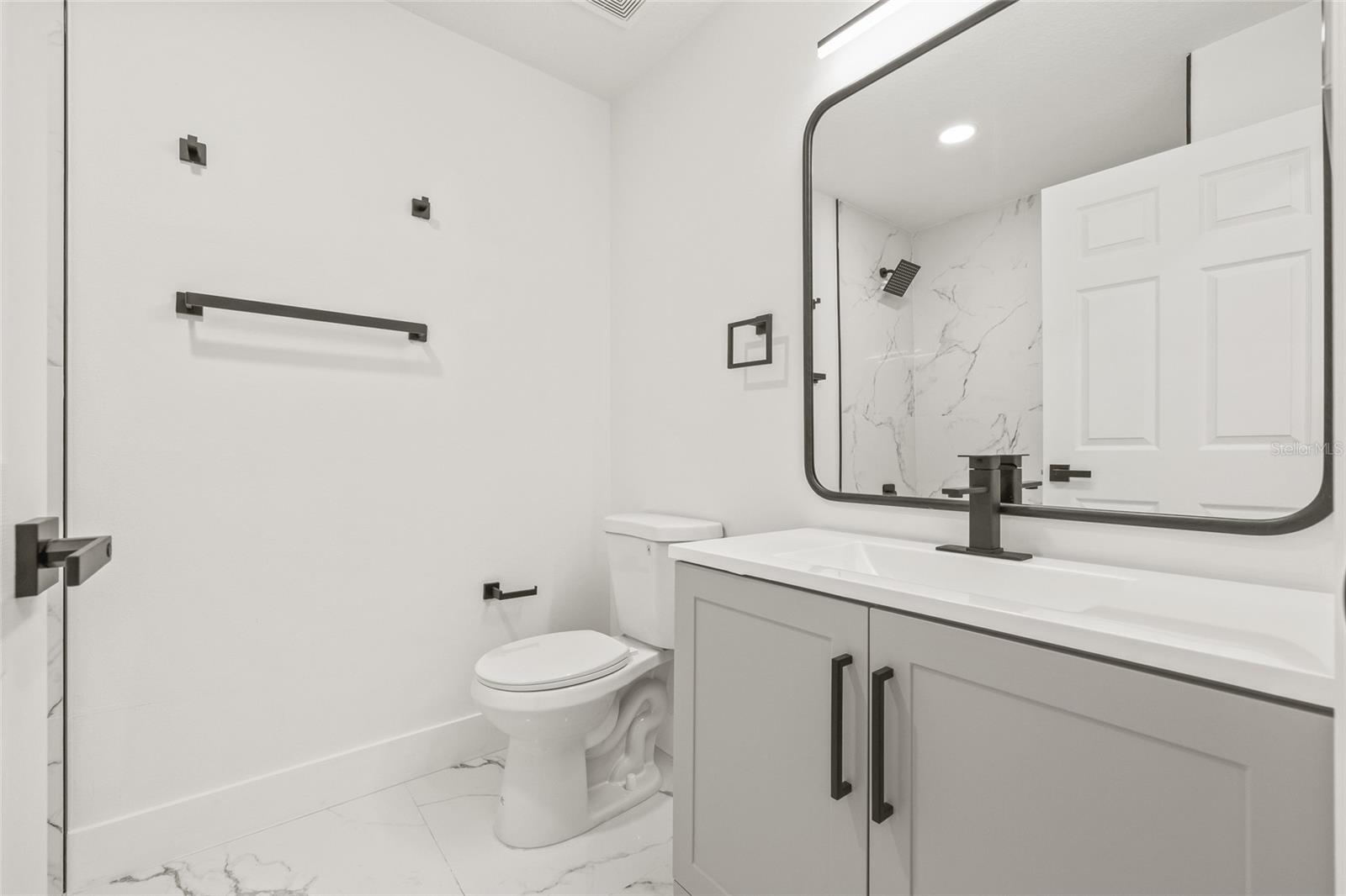 Image 21 of 33 For 1128 Eau Claire Circle