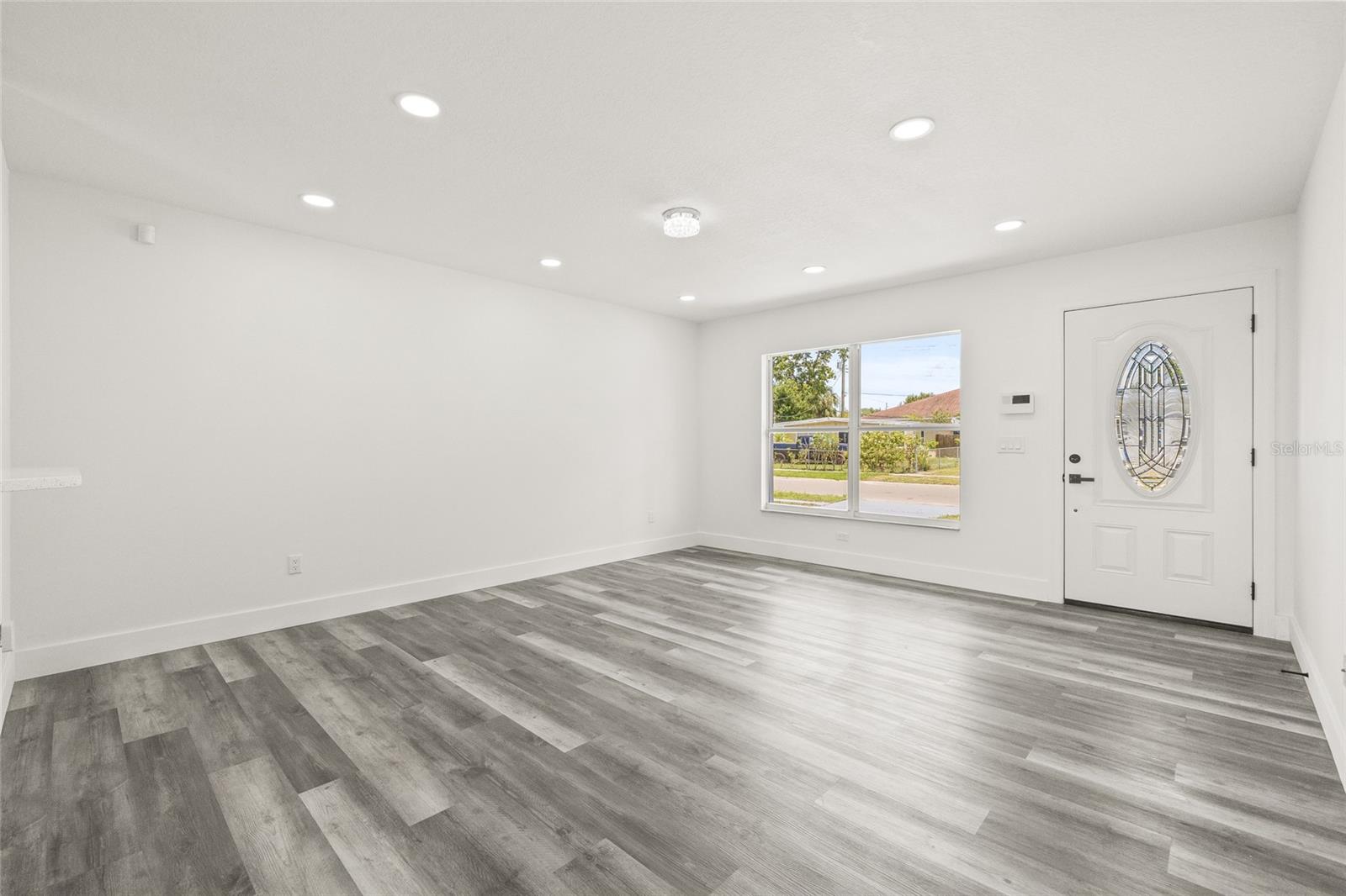 Image 4 of 33 For 1128 Eau Claire Circle