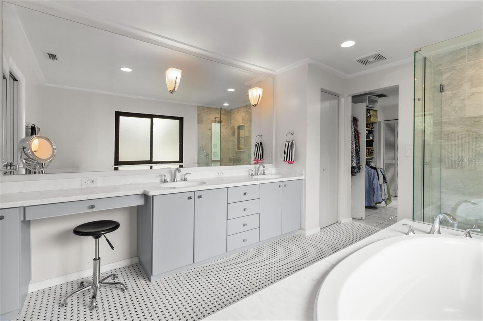 Image 20 of 43 For 1139 43rd Avenue N