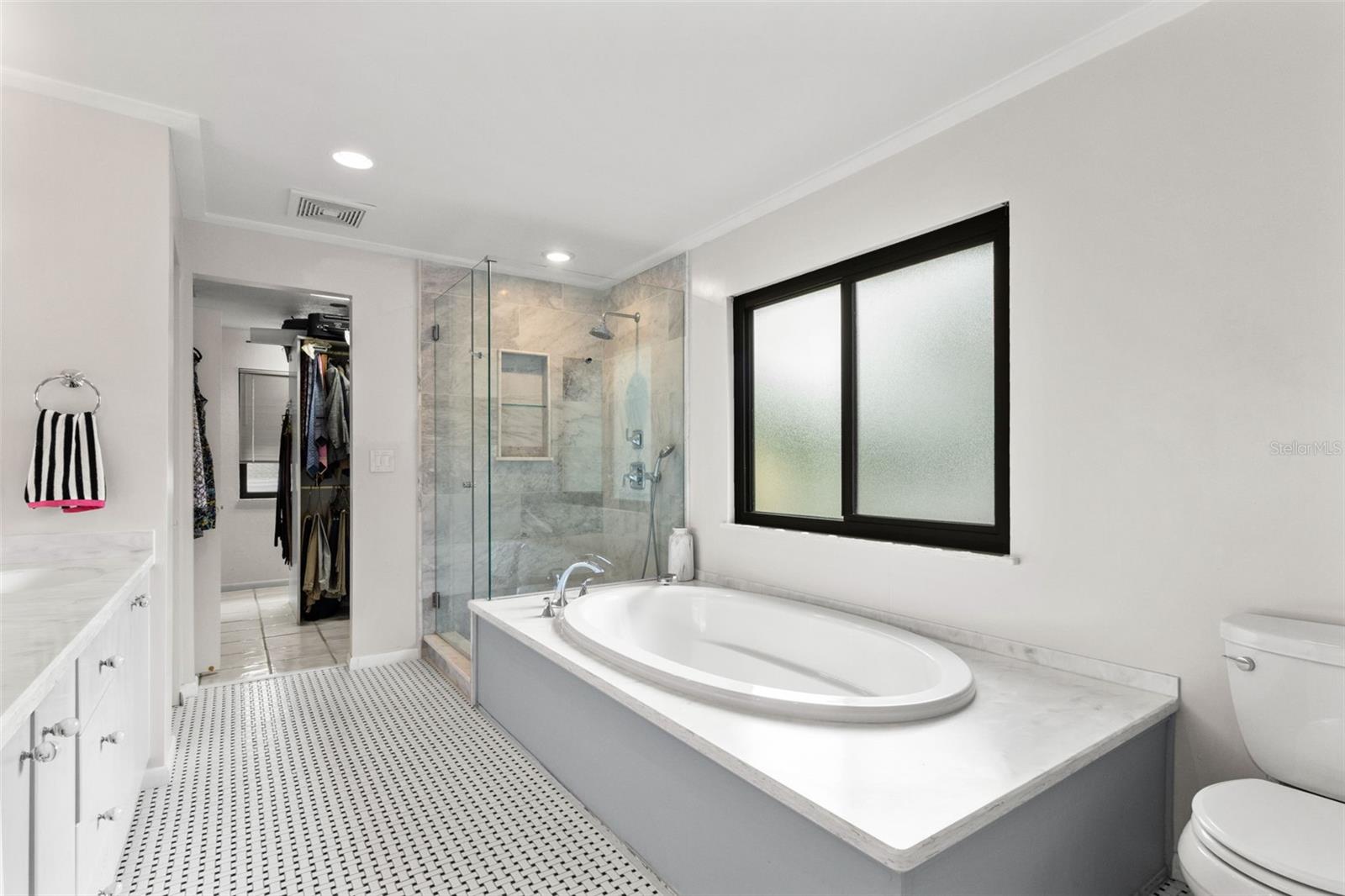 Image 21 of 43 For 1139 43rd Avenue N