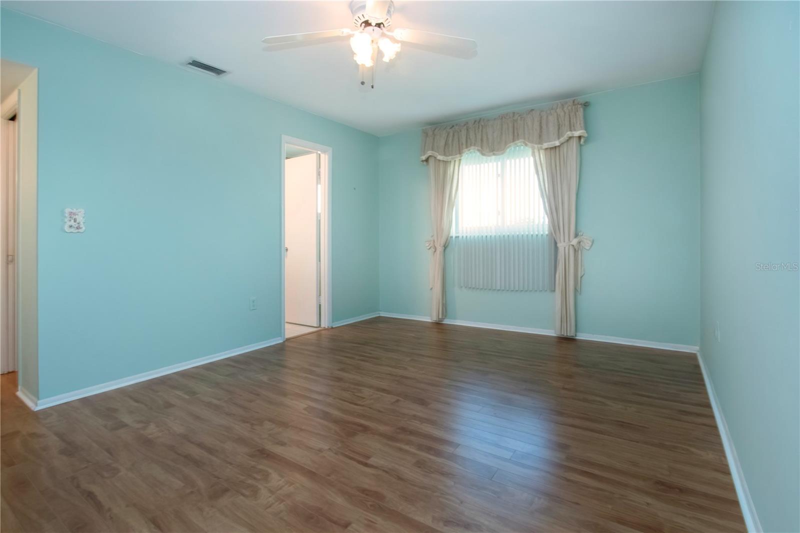Image 40 of 81 For 1009 Andover Circle