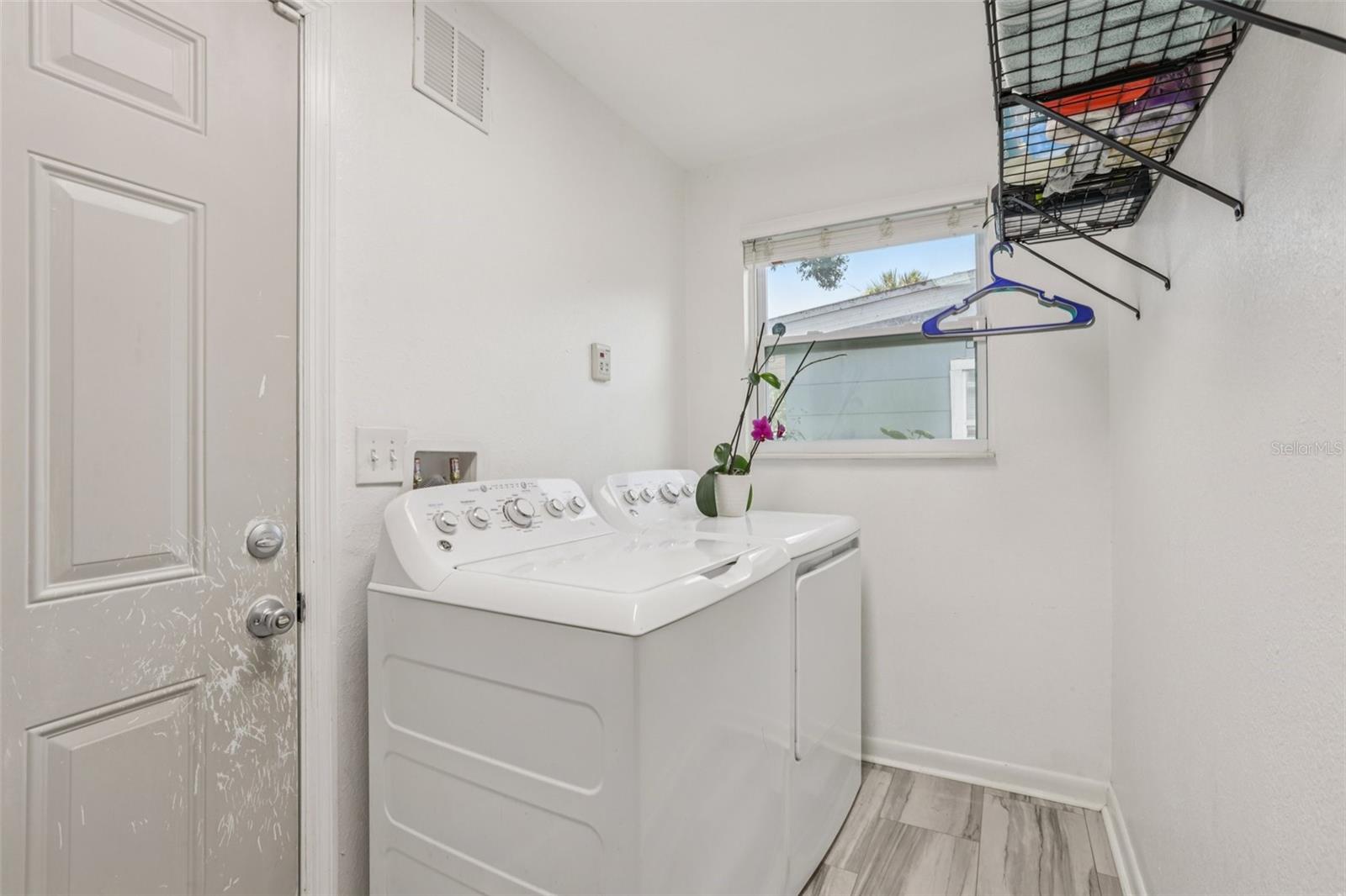 Image 22 of 45 For 1015 13th Avenue Nw