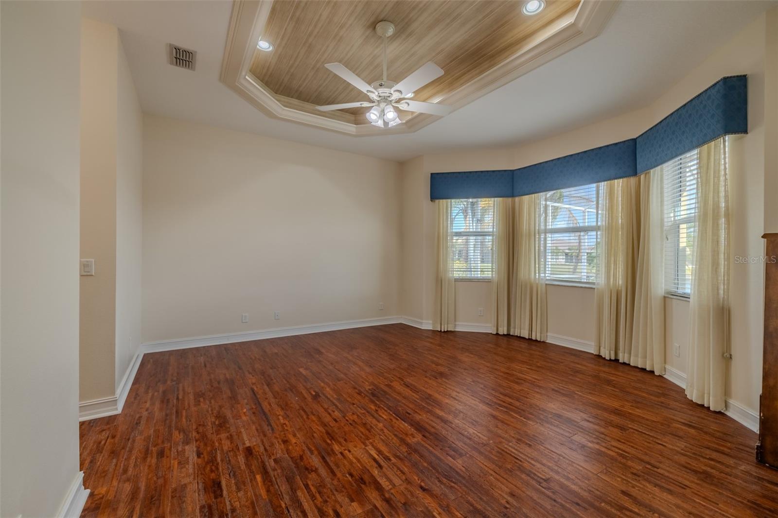 Image 29 of 89 For 16206 Diamond Bay Drive