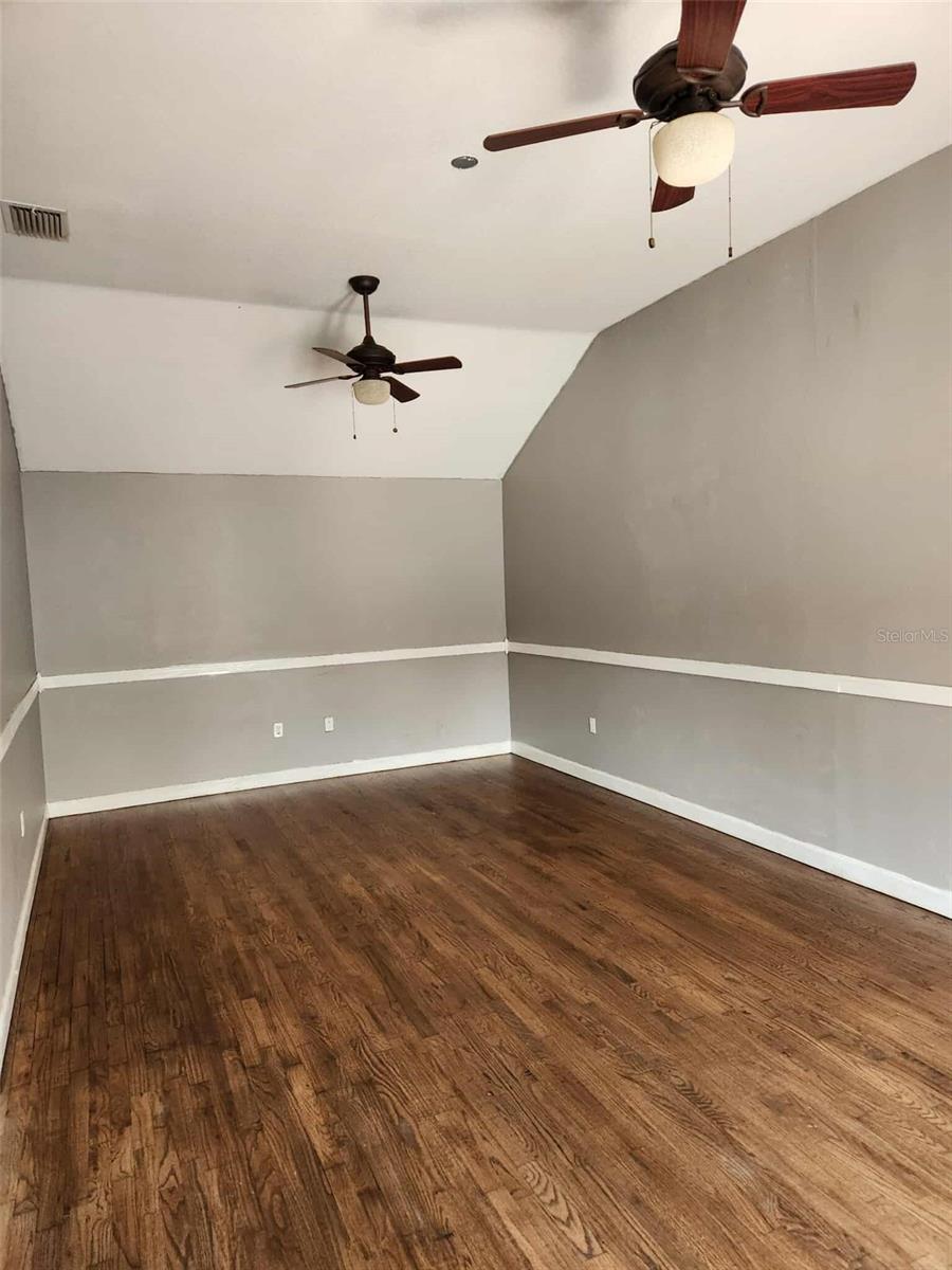 Image 13 of 48 For 17430 Spring Valley Road