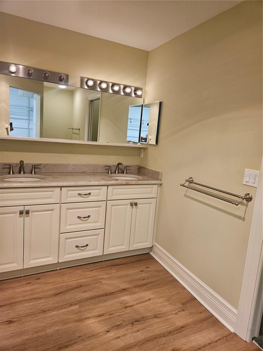 Image 21 of 25 For 2361 Bentley Drive