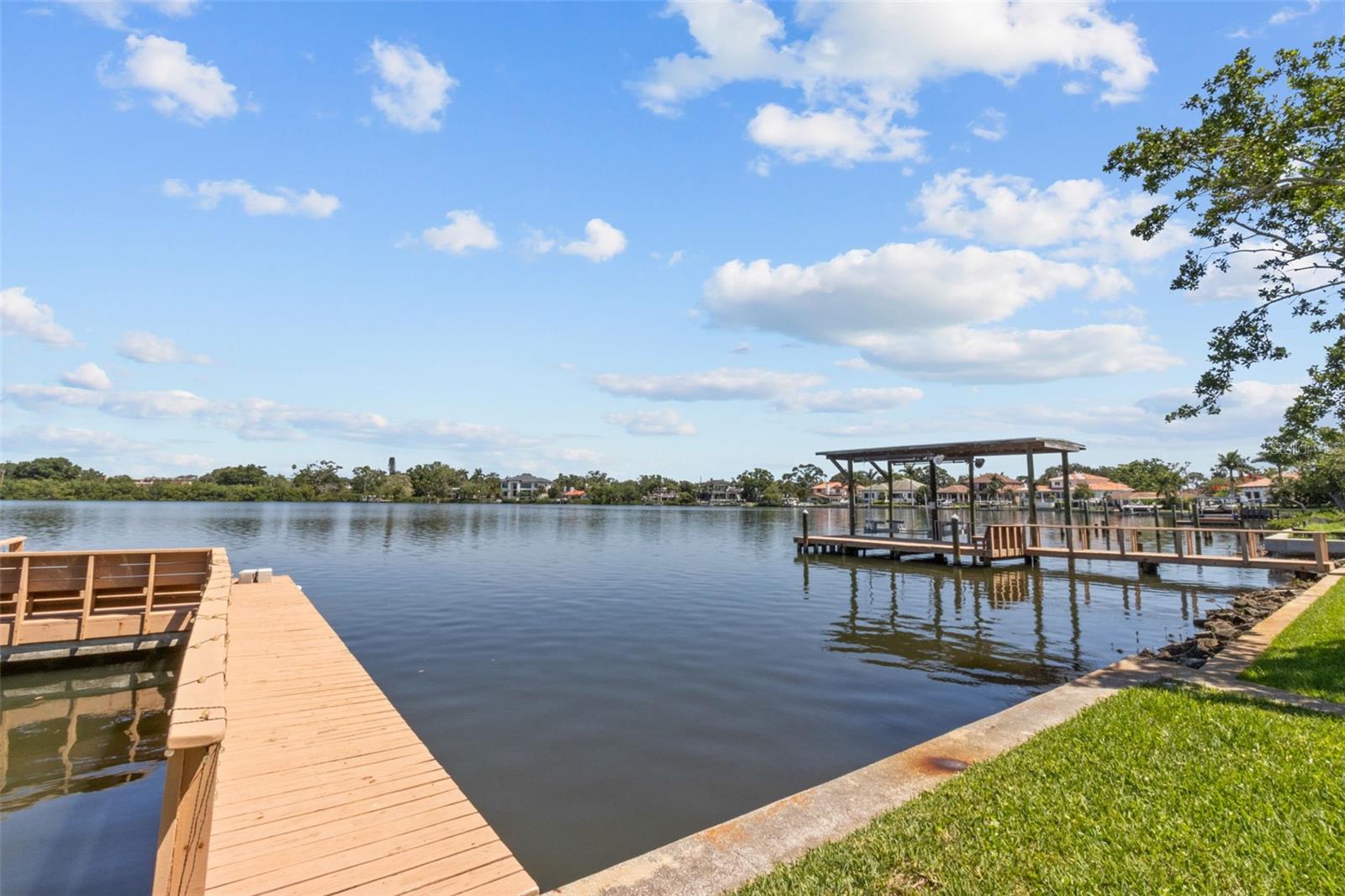 Listing photo id 12 for 1238 Monterey Boulevard Ne