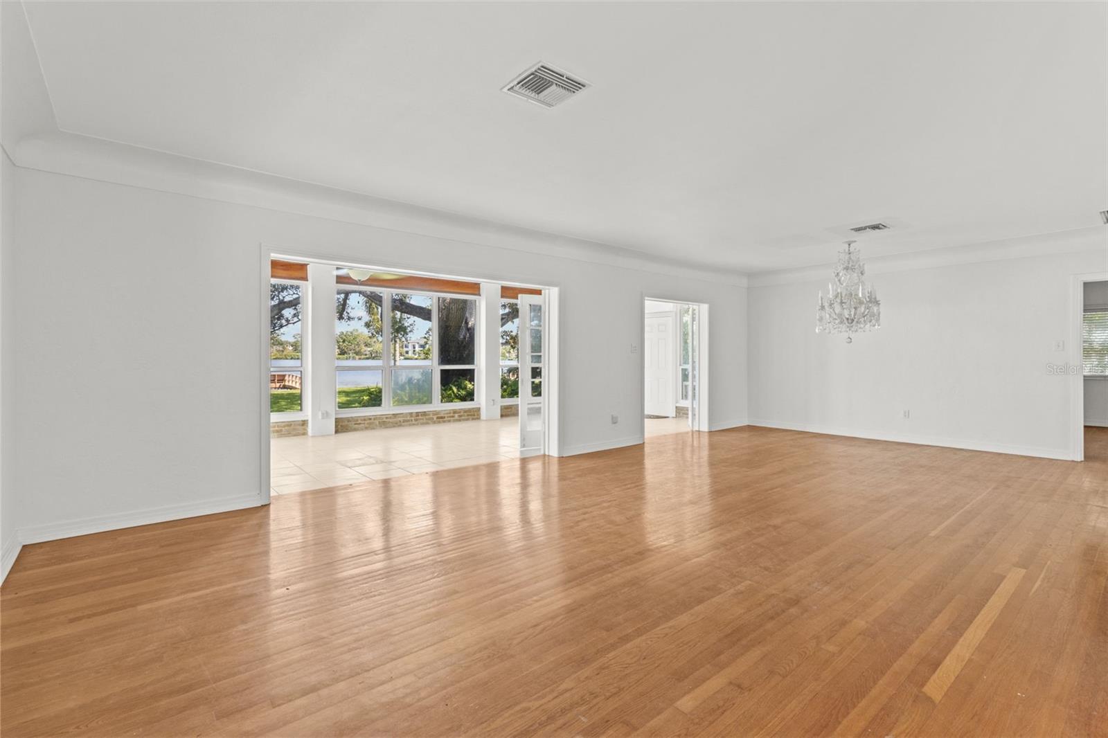Listing photo id 3 for 1238 Monterey Boulevard Ne