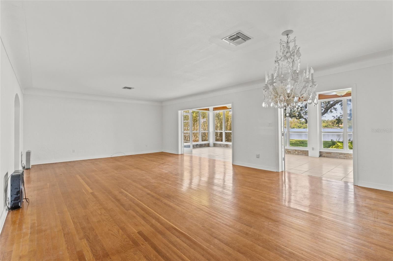 Listing photo id 4 for 1238 Monterey Boulevard Ne