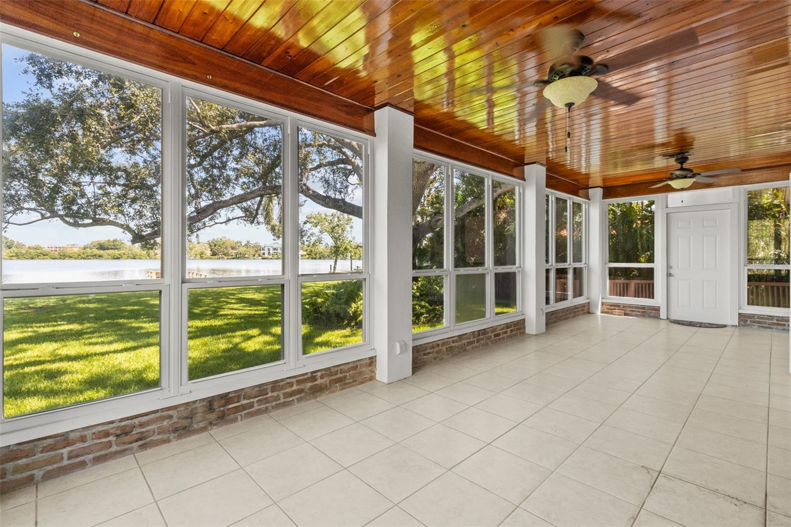 Listing photo id 5 for 1238 Monterey Boulevard Ne