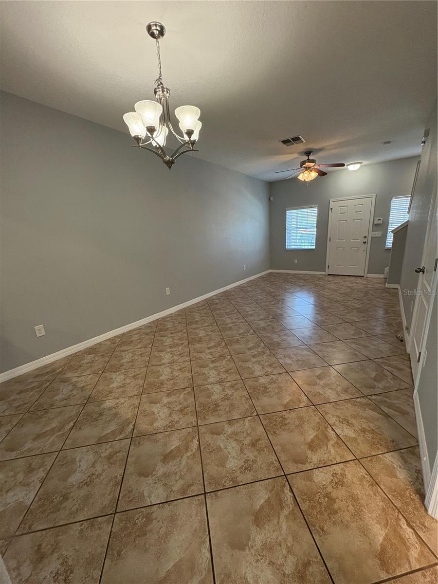 Image 3 of 12 For 2427 Willimette Drive