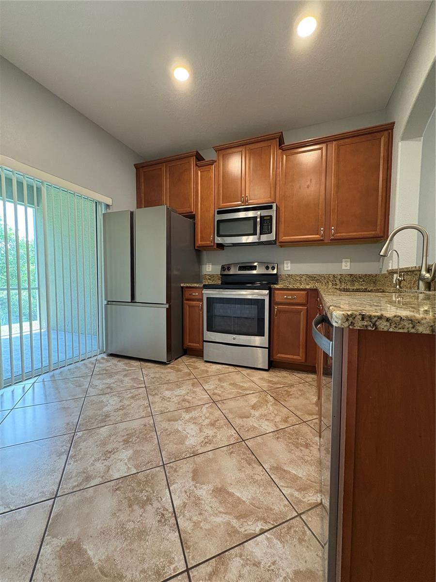 Image 4 of 12 For 2427 Willimette Drive