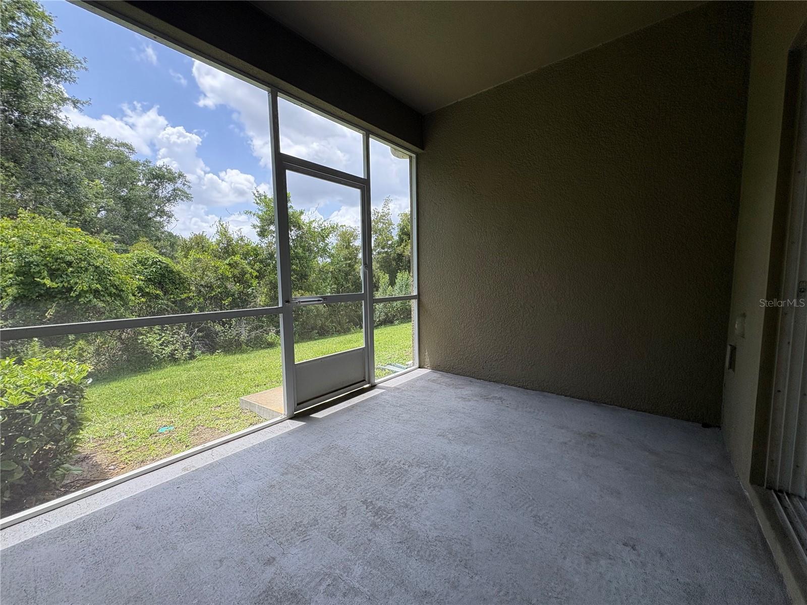 Image 8 of 12 For 2427 Willimette Drive