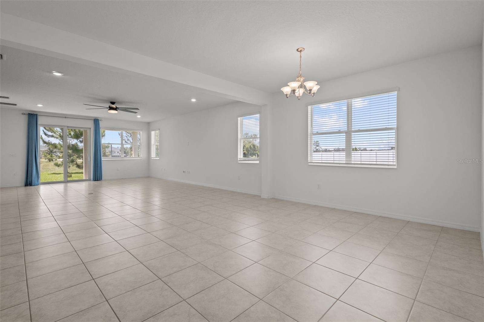 Image 22 of 42 For 12697 Achasta Boulevard