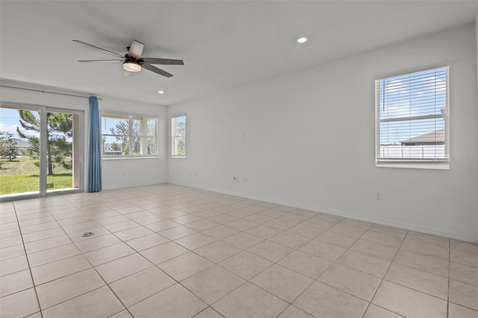 Image 33 of 42 For 12697 Achasta Boulevard
