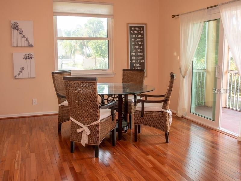 Listing photo id 11 for 101 8th Street