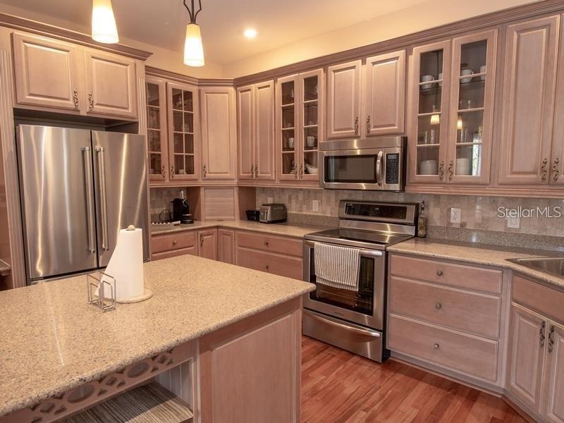 Listing photo id 3 for 101 8th Street