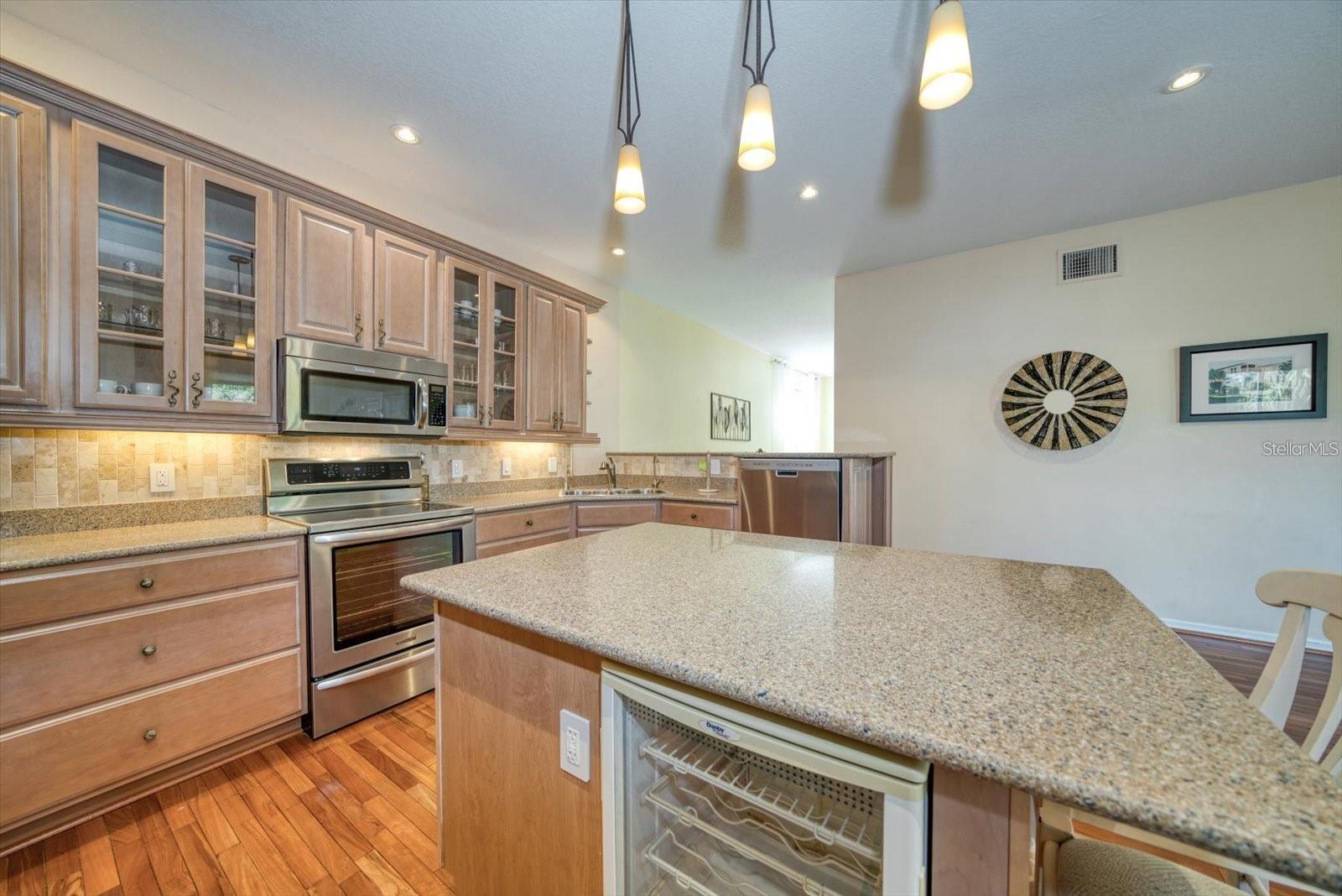 Listing photo id 5 for 101 8th Street