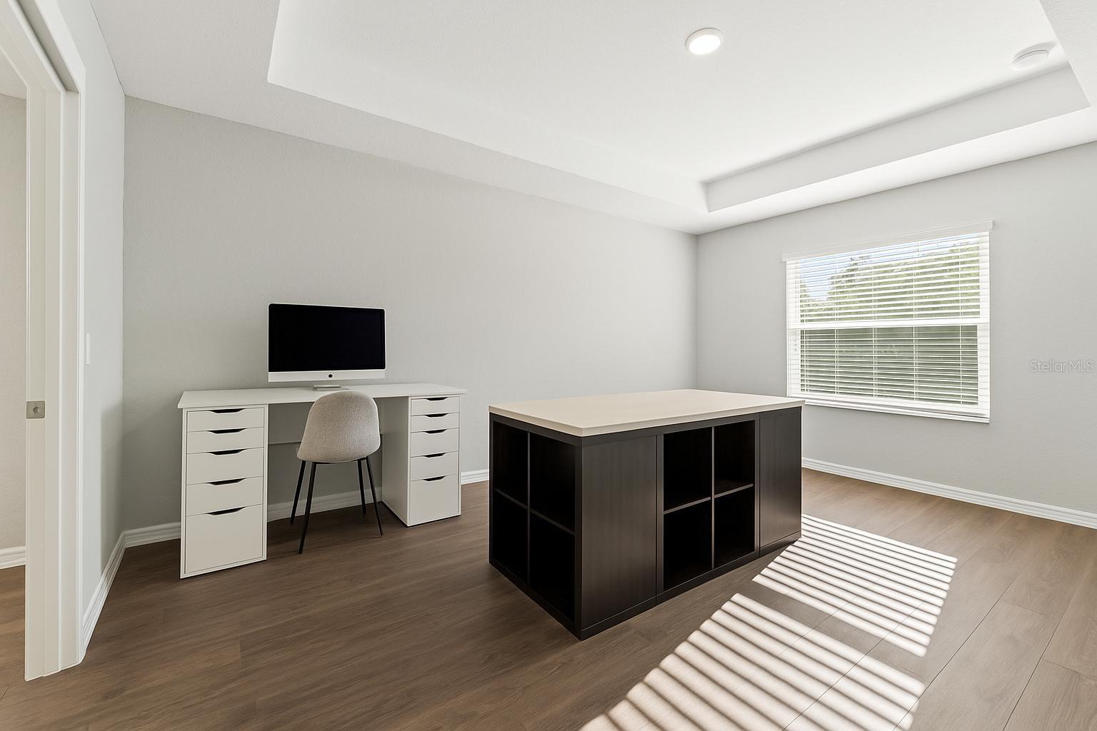 Listing photo id 13 for 8009 Primrose Drive